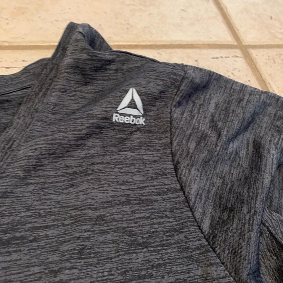 💜 Reebok Performance Dark Gray V-Neck Activewear T-Shirt - Size 2X - Picture 2 of 6